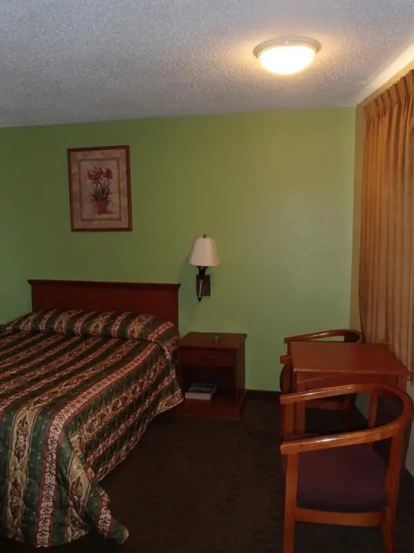 Royal Inn Of New Orleans 8